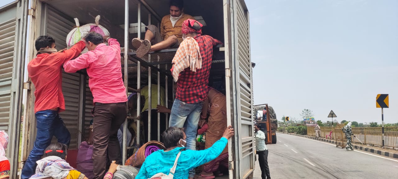 Fear of corona increased due to workers gathering on Rajnandgaon border