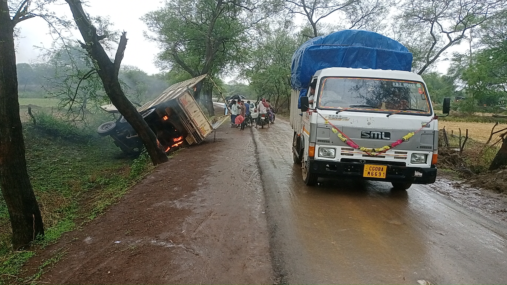 rajnandgaon road accident