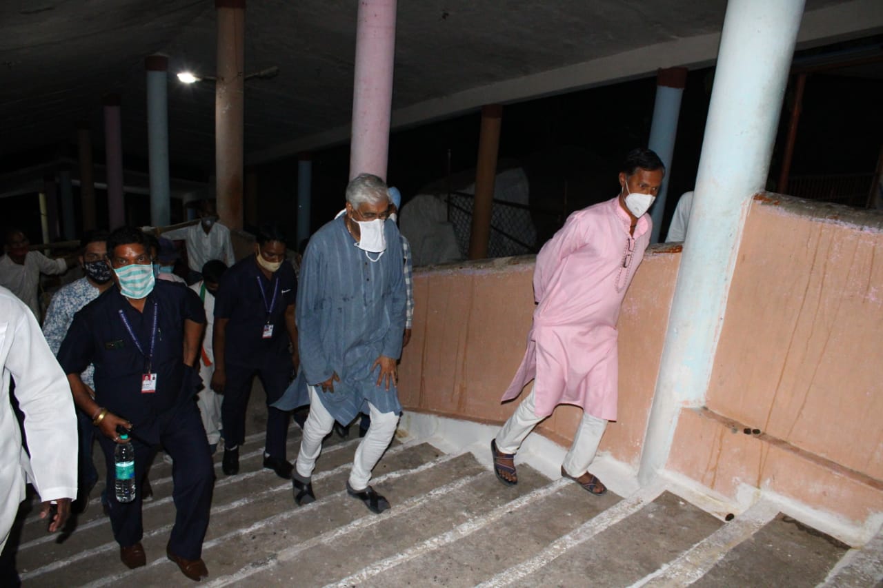 health-minister-ts-singhdeo-arrives-at-temple-of-maa-bamleshwari-in-dongargarh-of-rajnandgaon