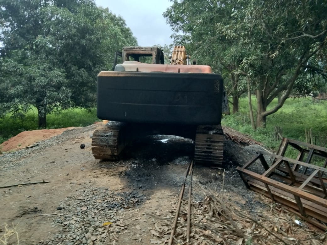 naxal set fire on machine