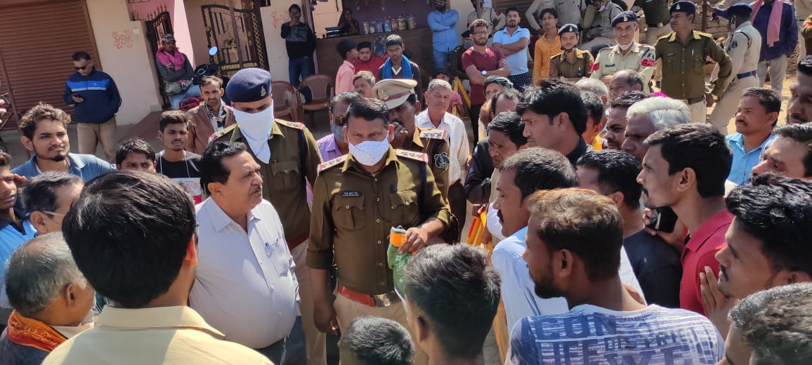 People blocked the road due to poor road IN Dongargaon