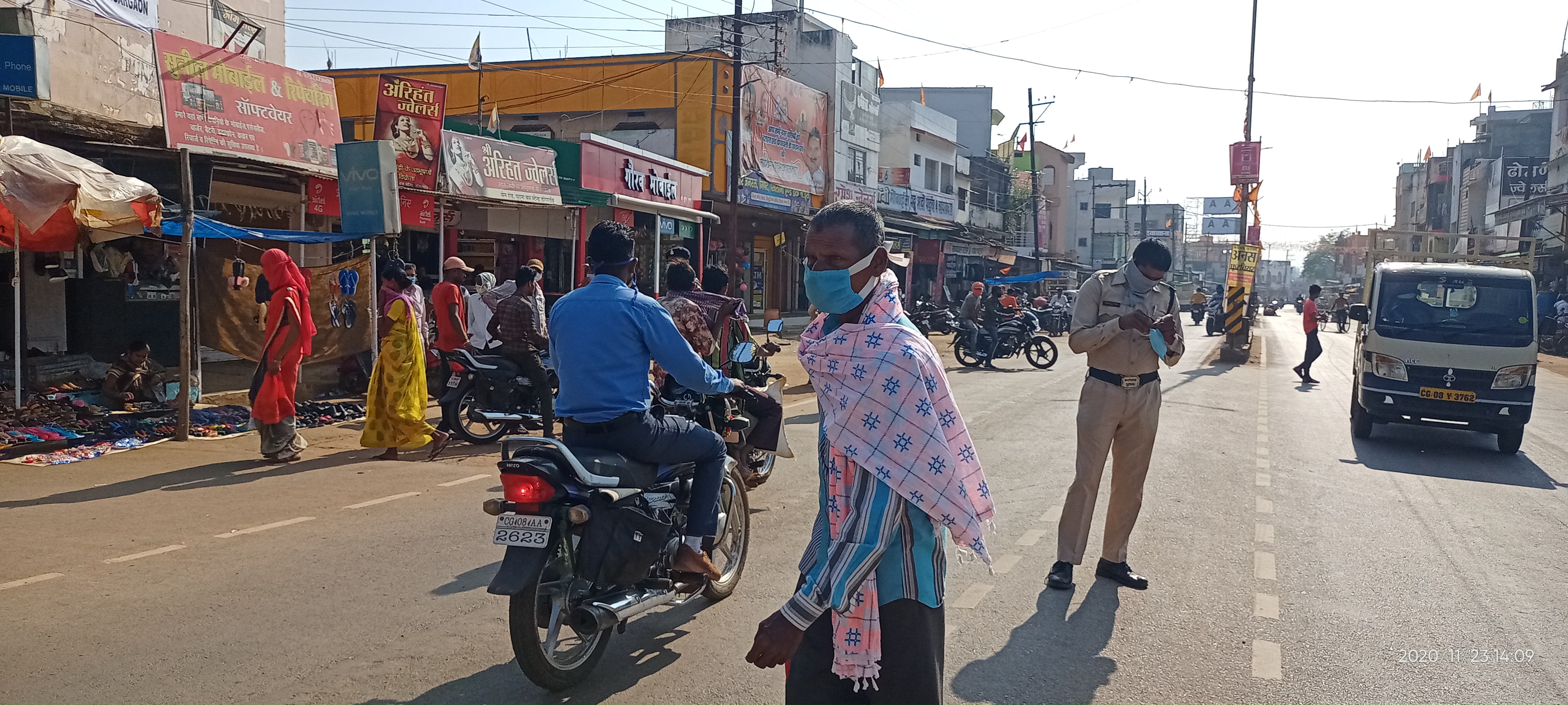 Police crackdown on 24 people for violating corona virus rules in rajnadgaon