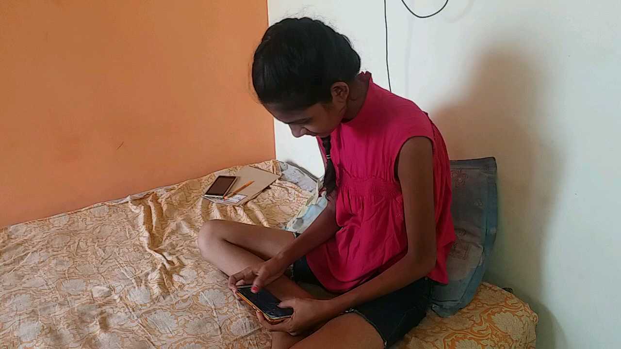 Children got addicted to online games in the midst of online studies