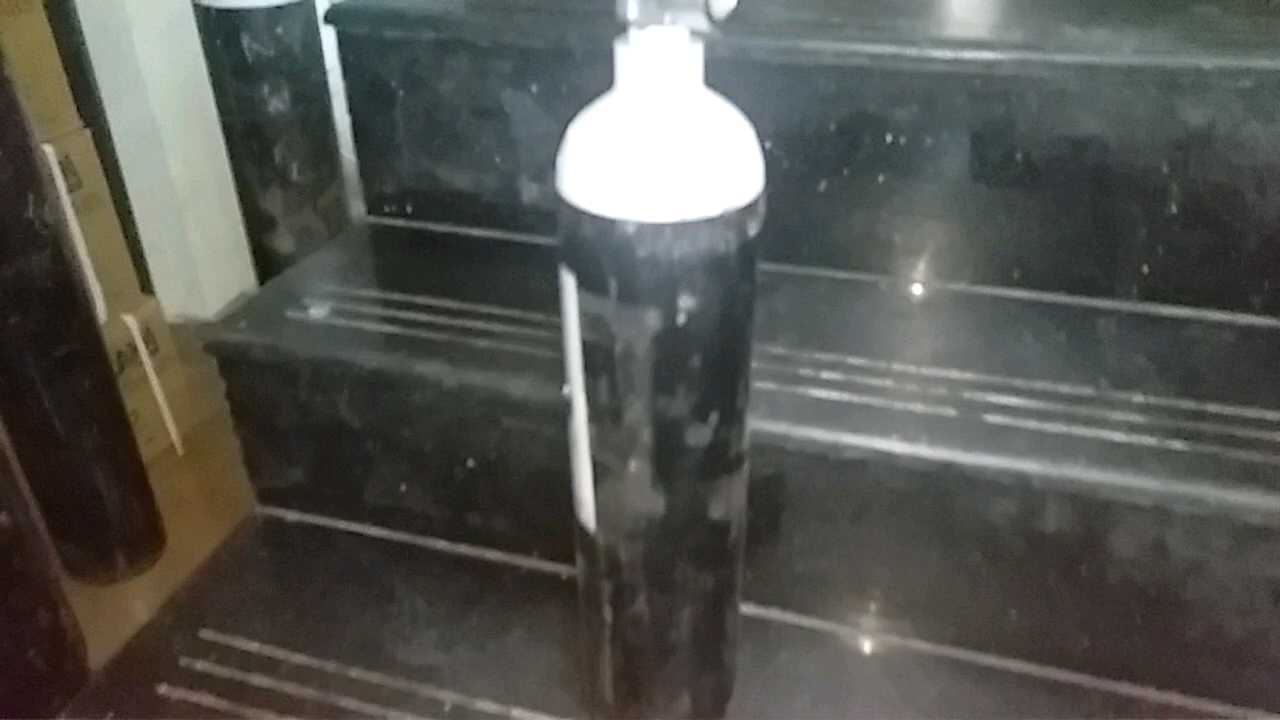 Oxygen cylinder