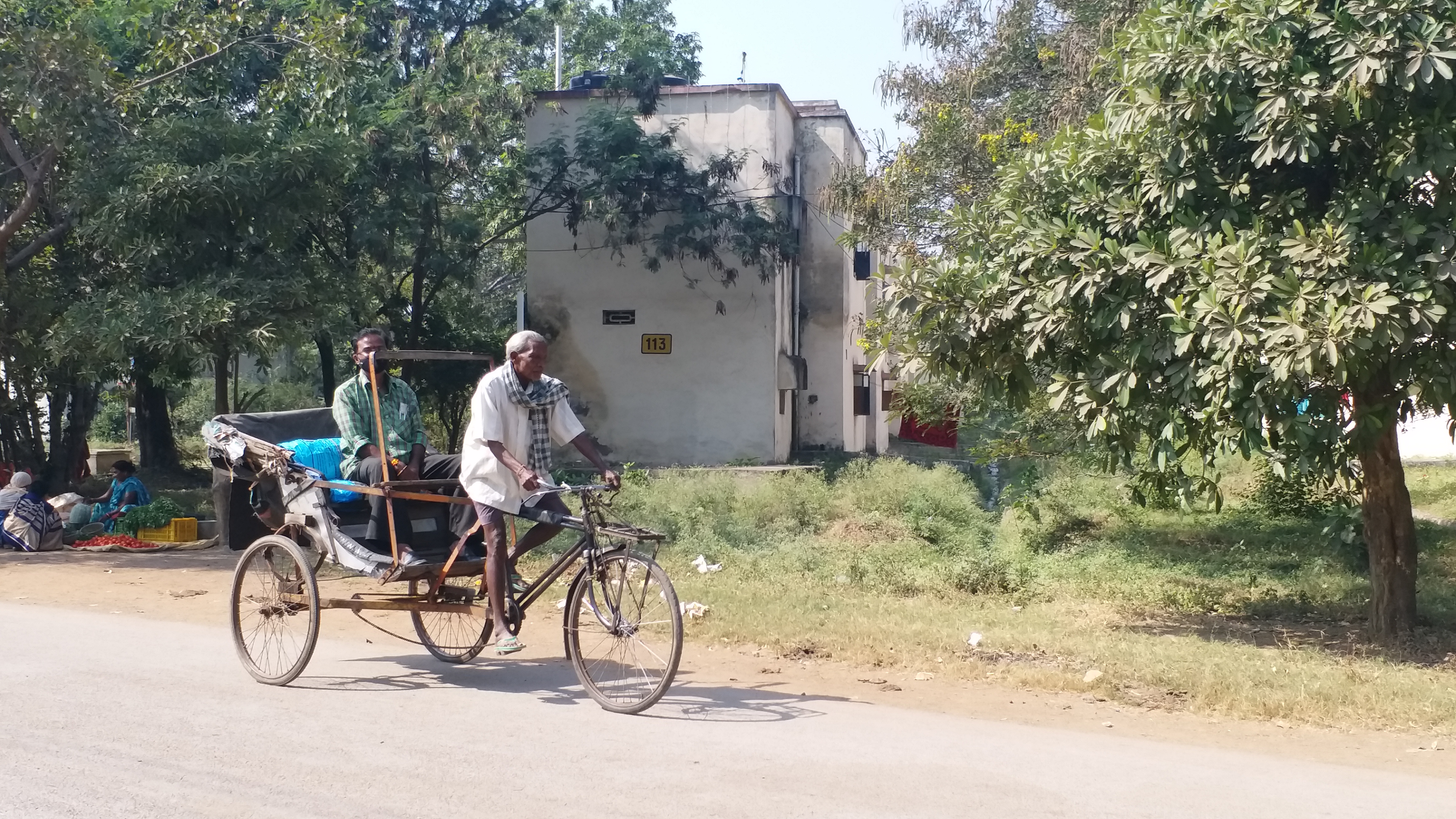 cycle rickshaws disappearing from raipur due to lack of earnings