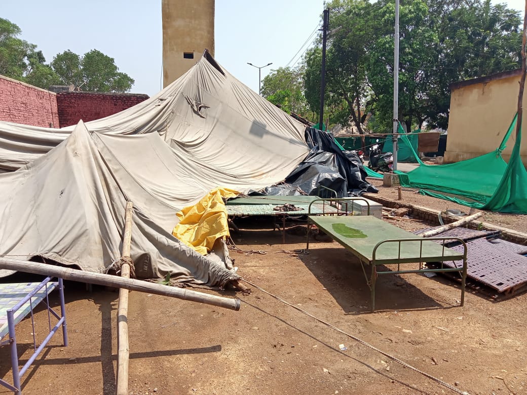 Tents of police blew up due to rain