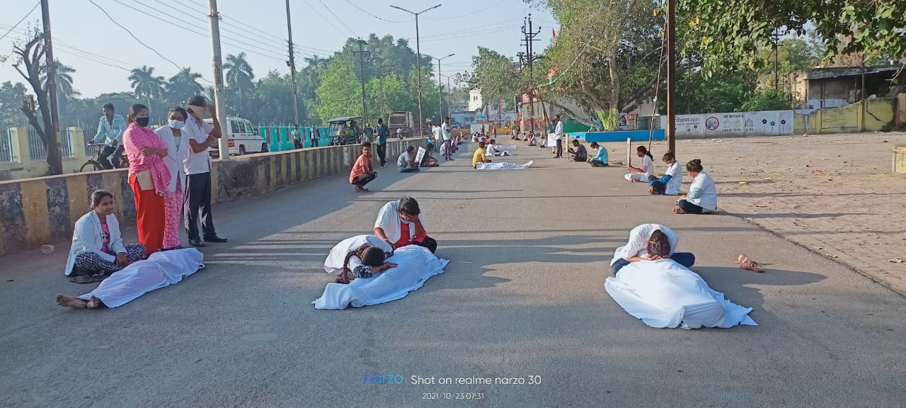 Corona warriors demonstrated in raipur