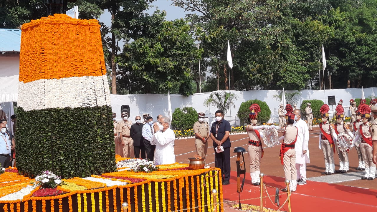 chief-minister-bhupesh-baghel-and-governor-anusuiya-uikey-in-police-memorial-day-program-in-raipur