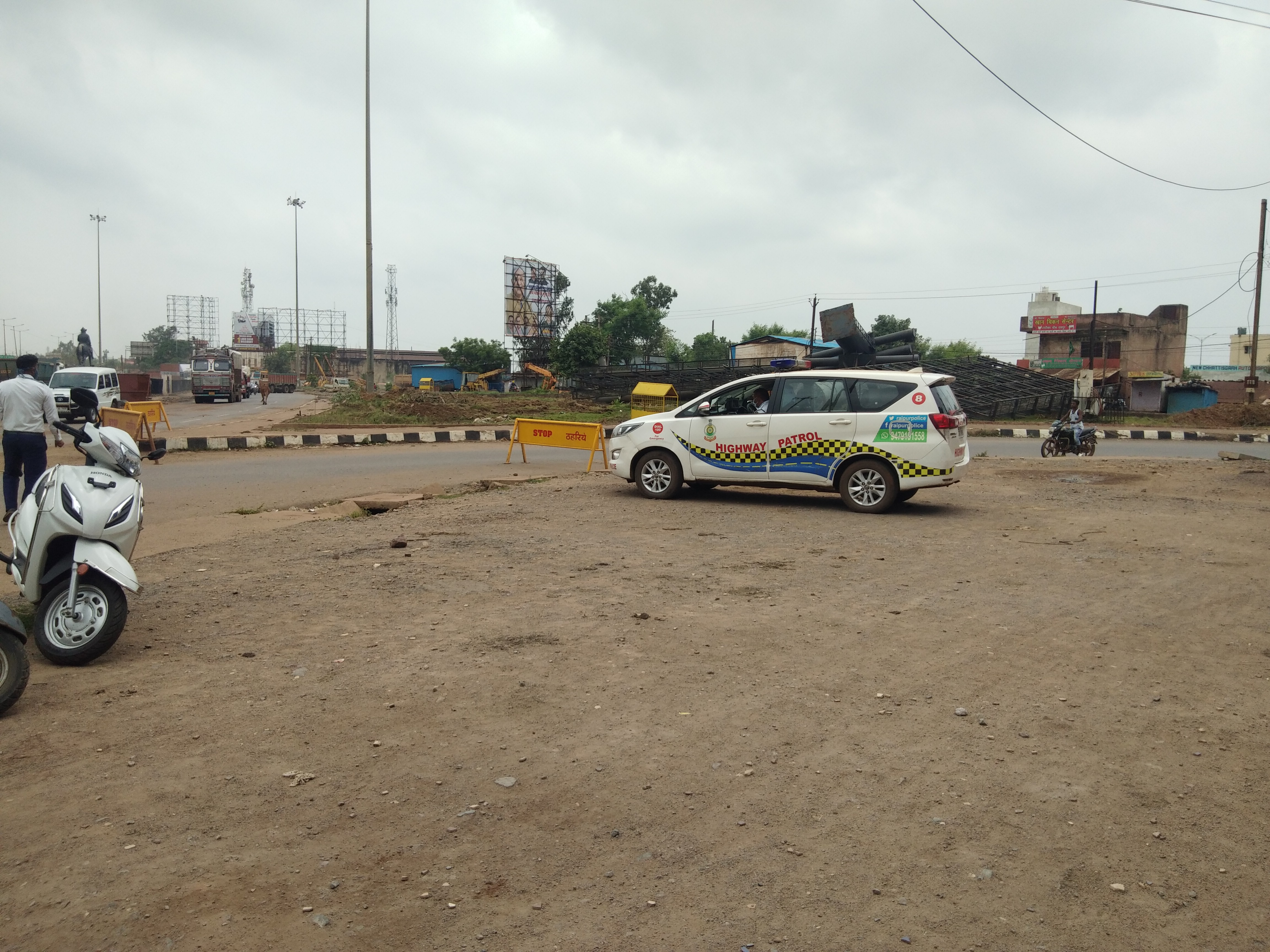 Raipur police action against those who do not follow the rules of lockdown