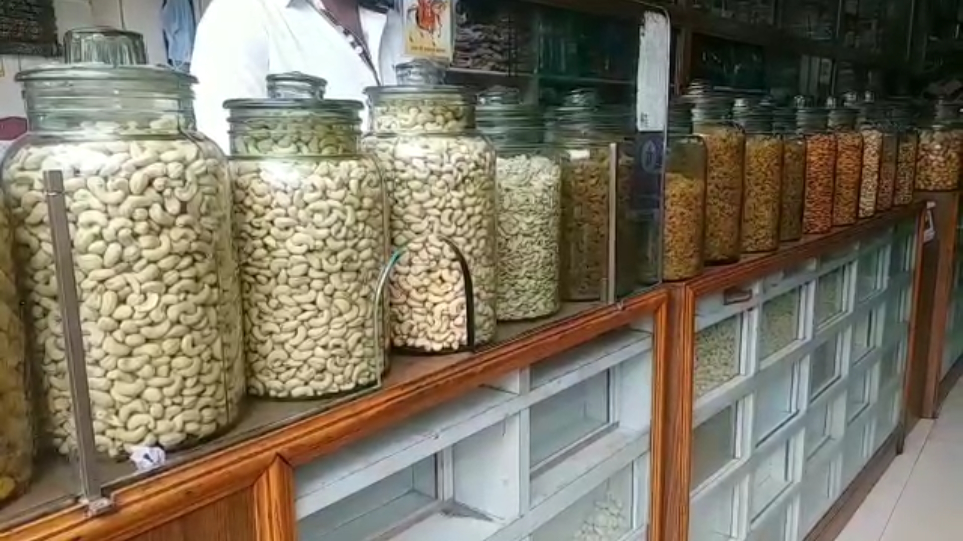 price of dry fruits fell by 15 to 20 percent