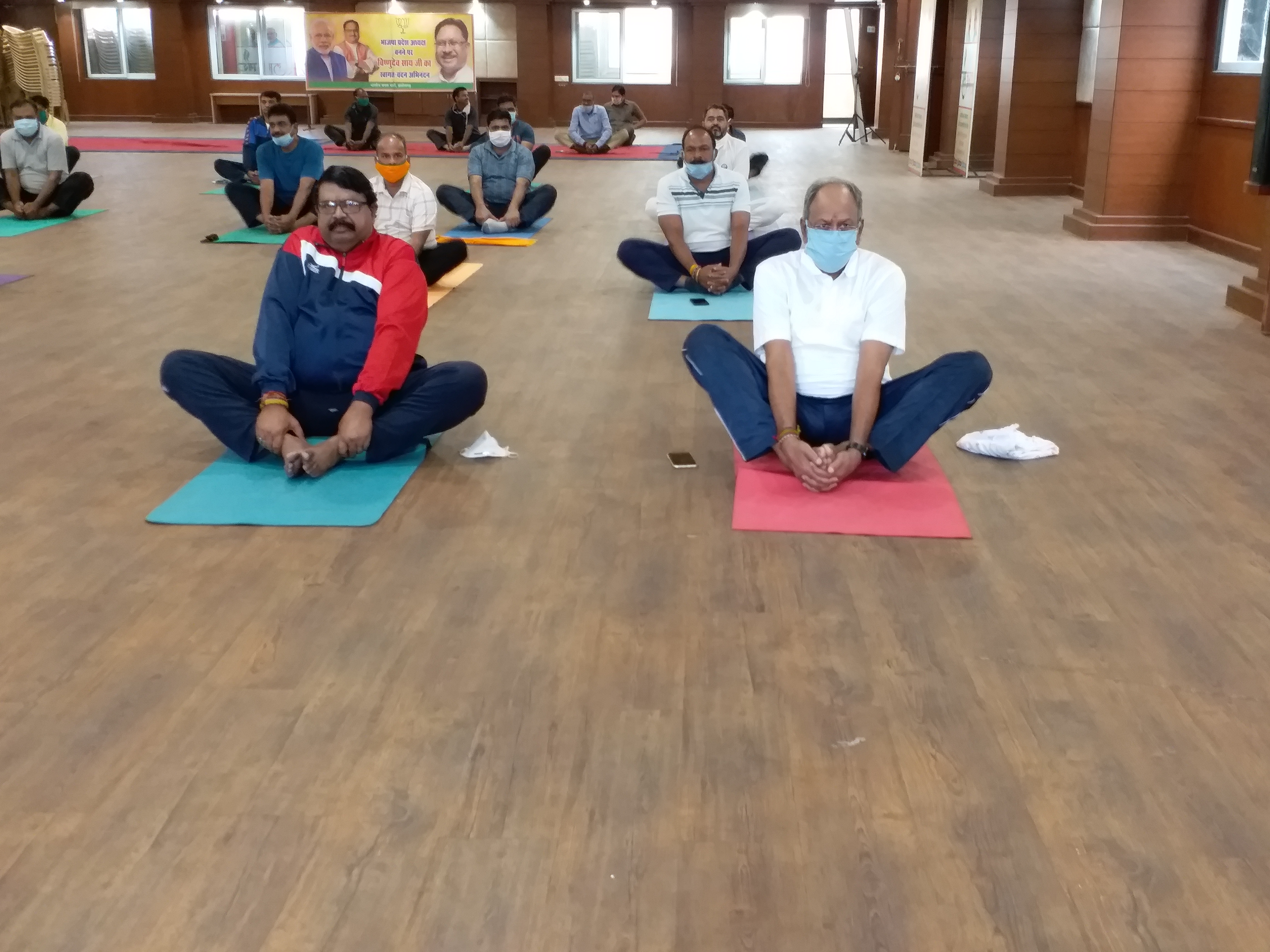 yoga-day-celebrated-in-bjp-office-raipur