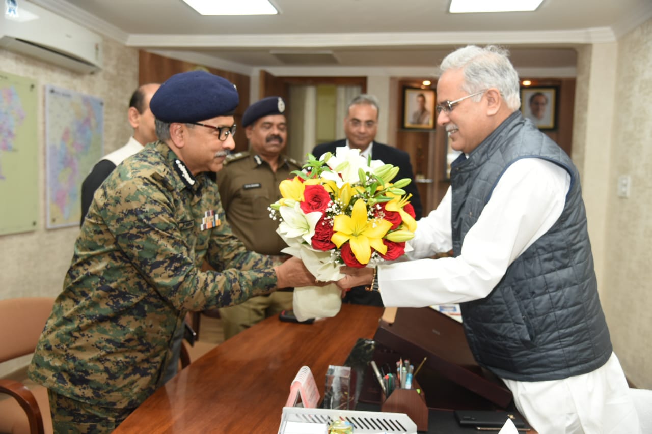 cm bhupesh baghel meet CISF director general p maheshwari at raipur