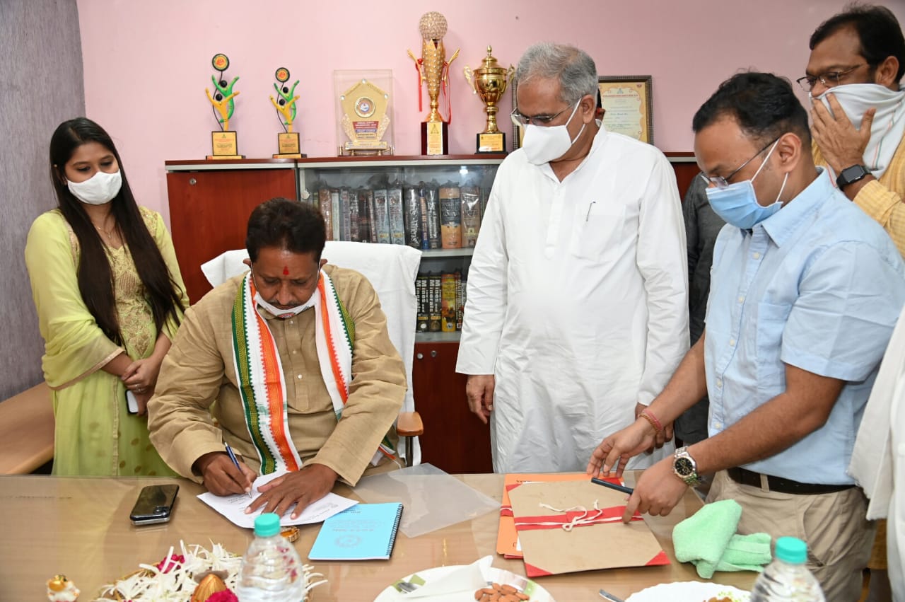 chairman of Chhattisgarh State Mineral Development Corporation Girish Dewangan taken charge in raipur