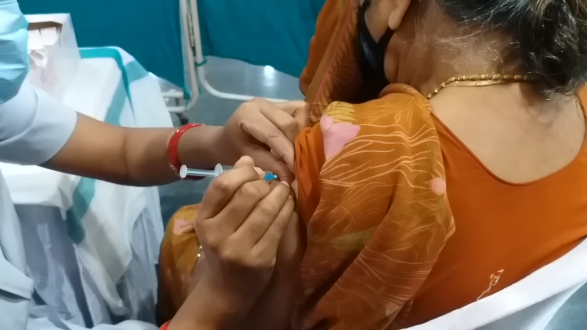 covaxin-vaccination-begun-at-nehru-medical-college-of-raipur