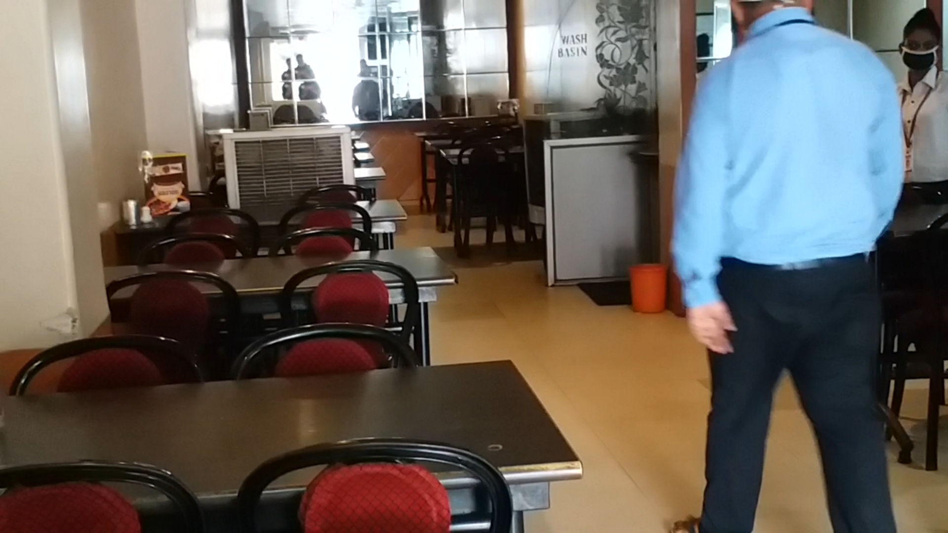 many hotels and restaurants in station area were closed due to non-running of trains in raipur