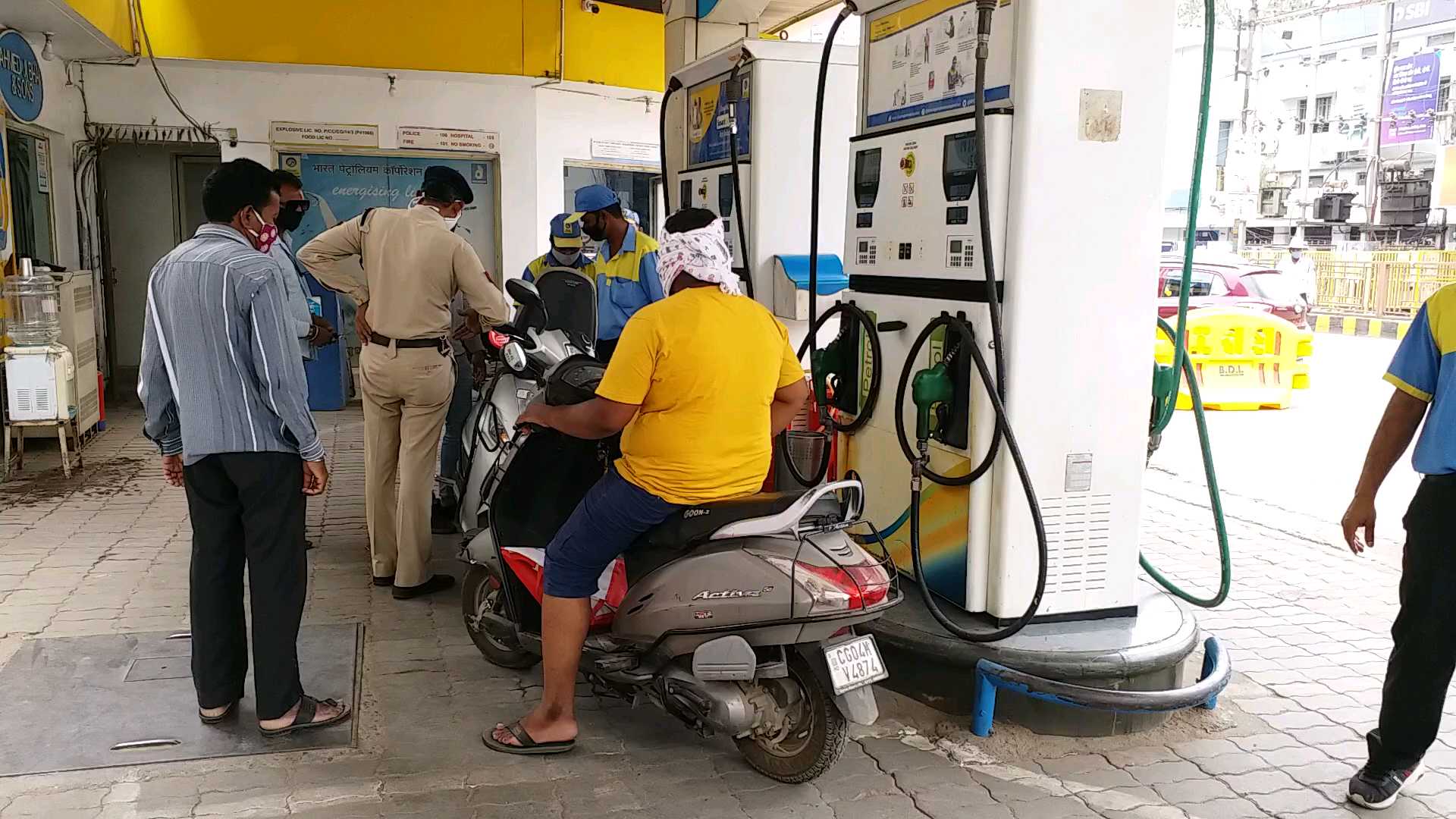 two petrol pump sealed in raipur