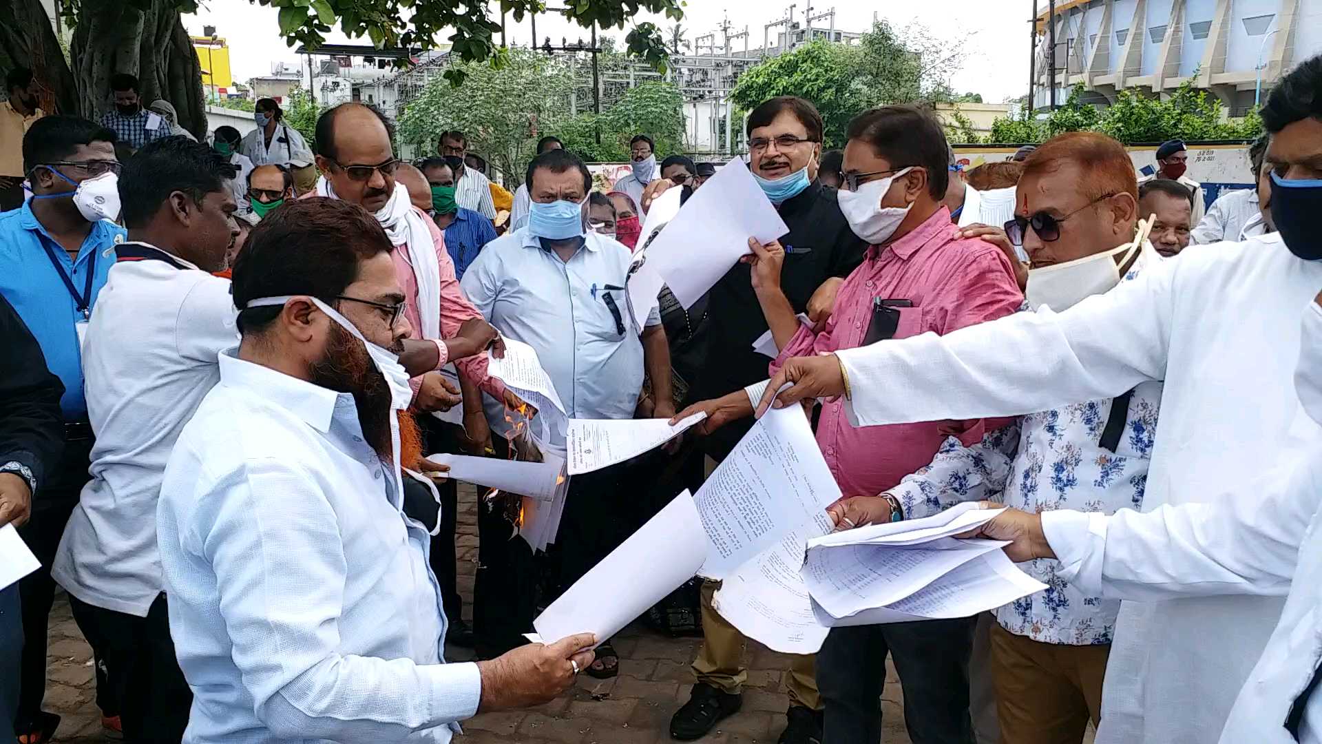 Government Employees Federation protest against ban on salary increment in raipur