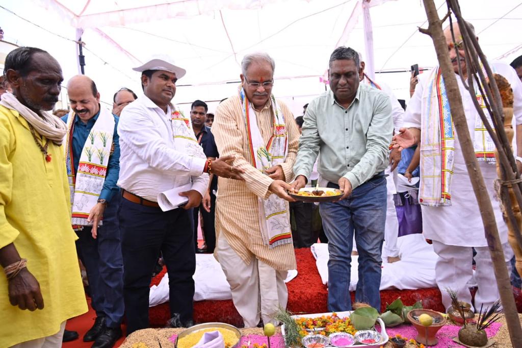 CM Bhupesh did soil worship in Akti festival