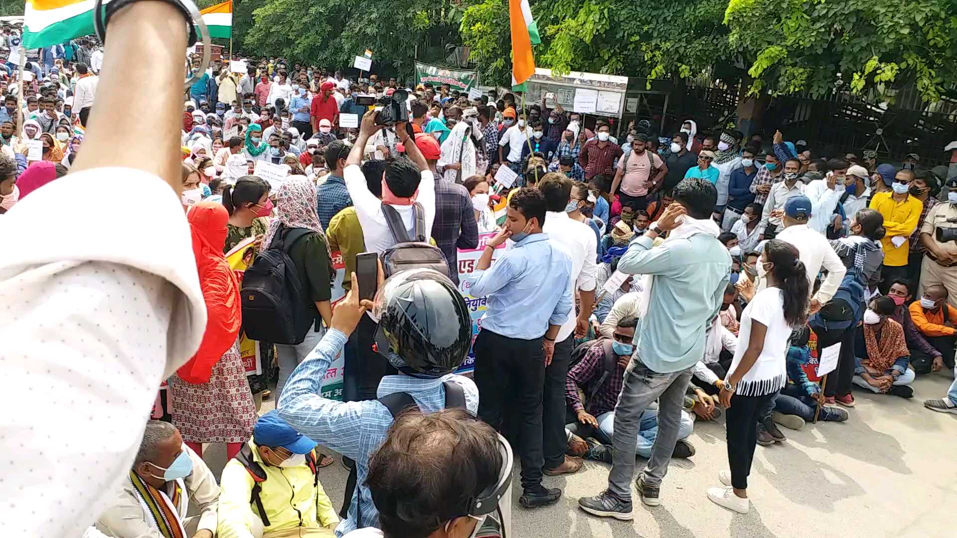 Trained DEd and BEd organization protest for the demand of teacher recruitment in raipur