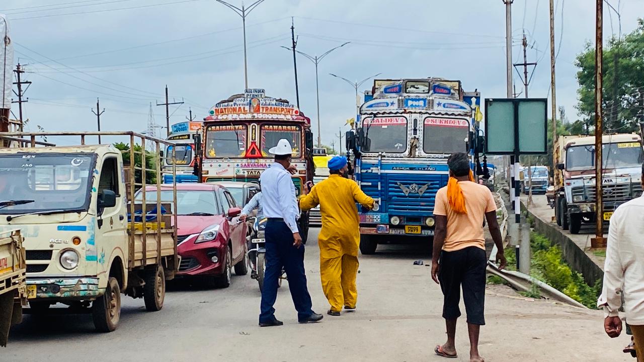 raipur traffic police action