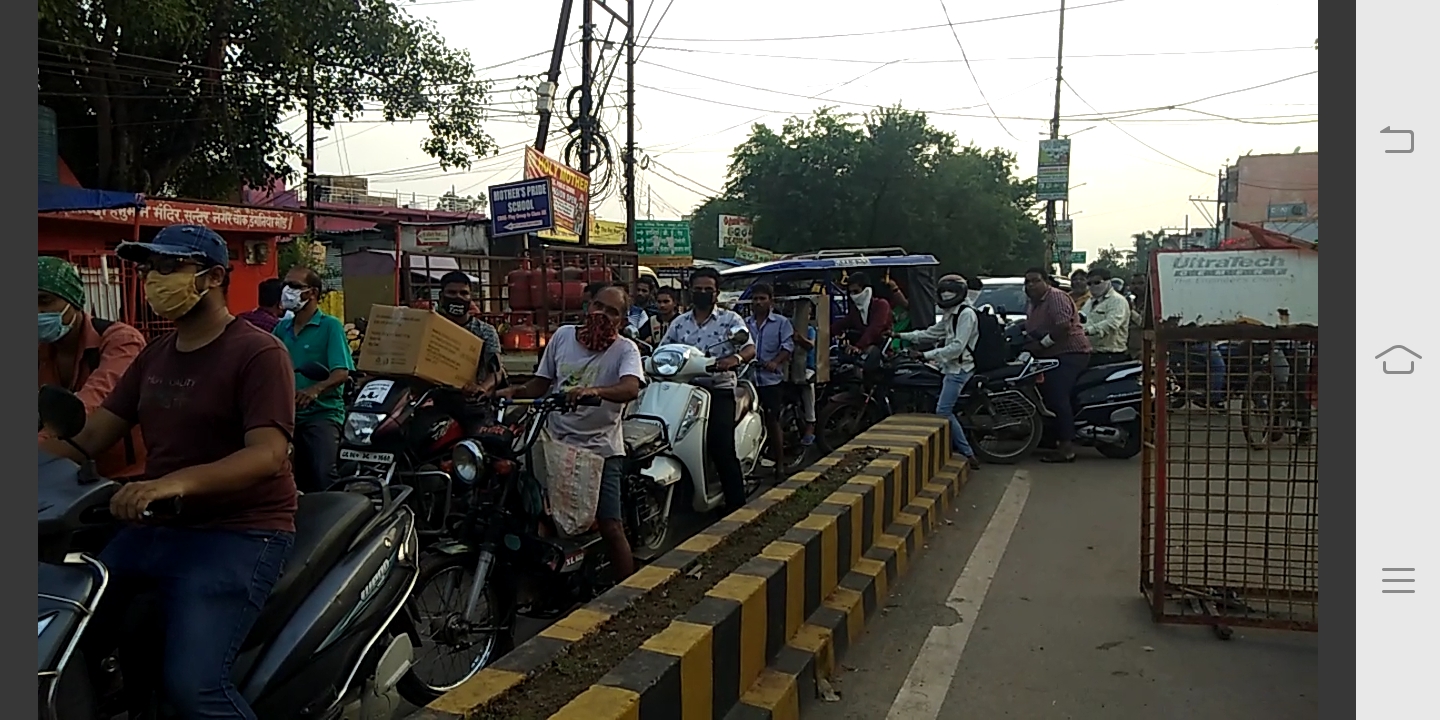 People upset due to road block due to corona patient in Raipur