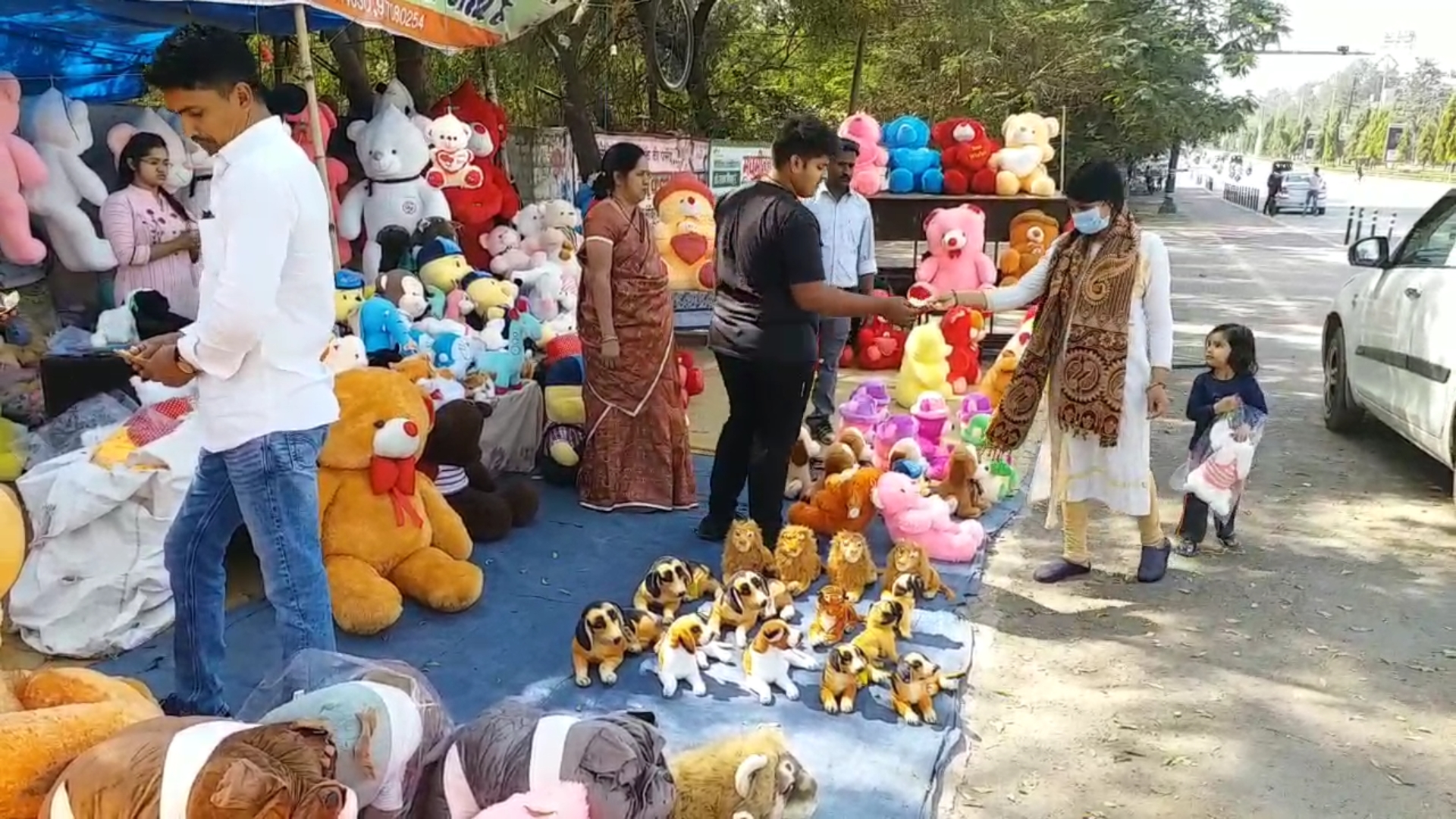 Raipur market is decorated on Valentine's Day week