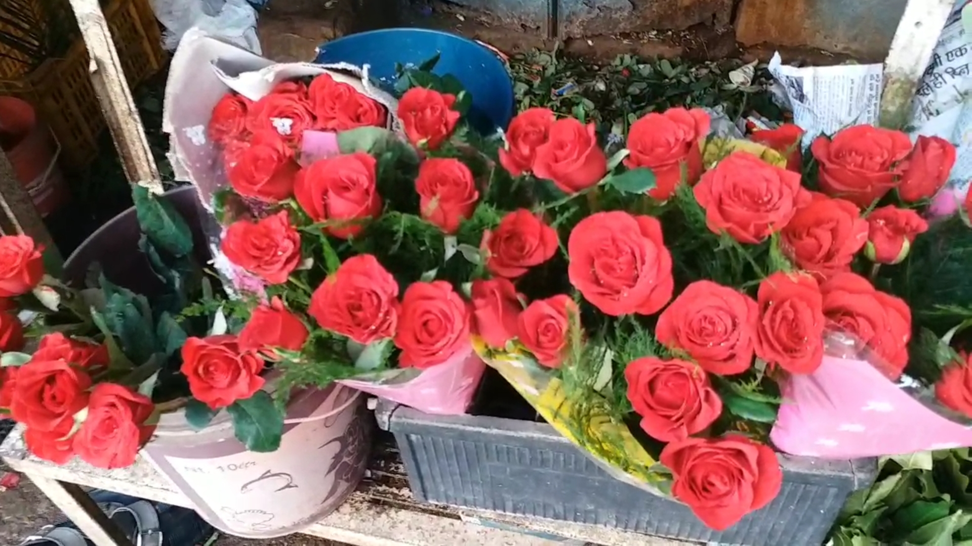 Raipur market is decorated on Valentines Day week