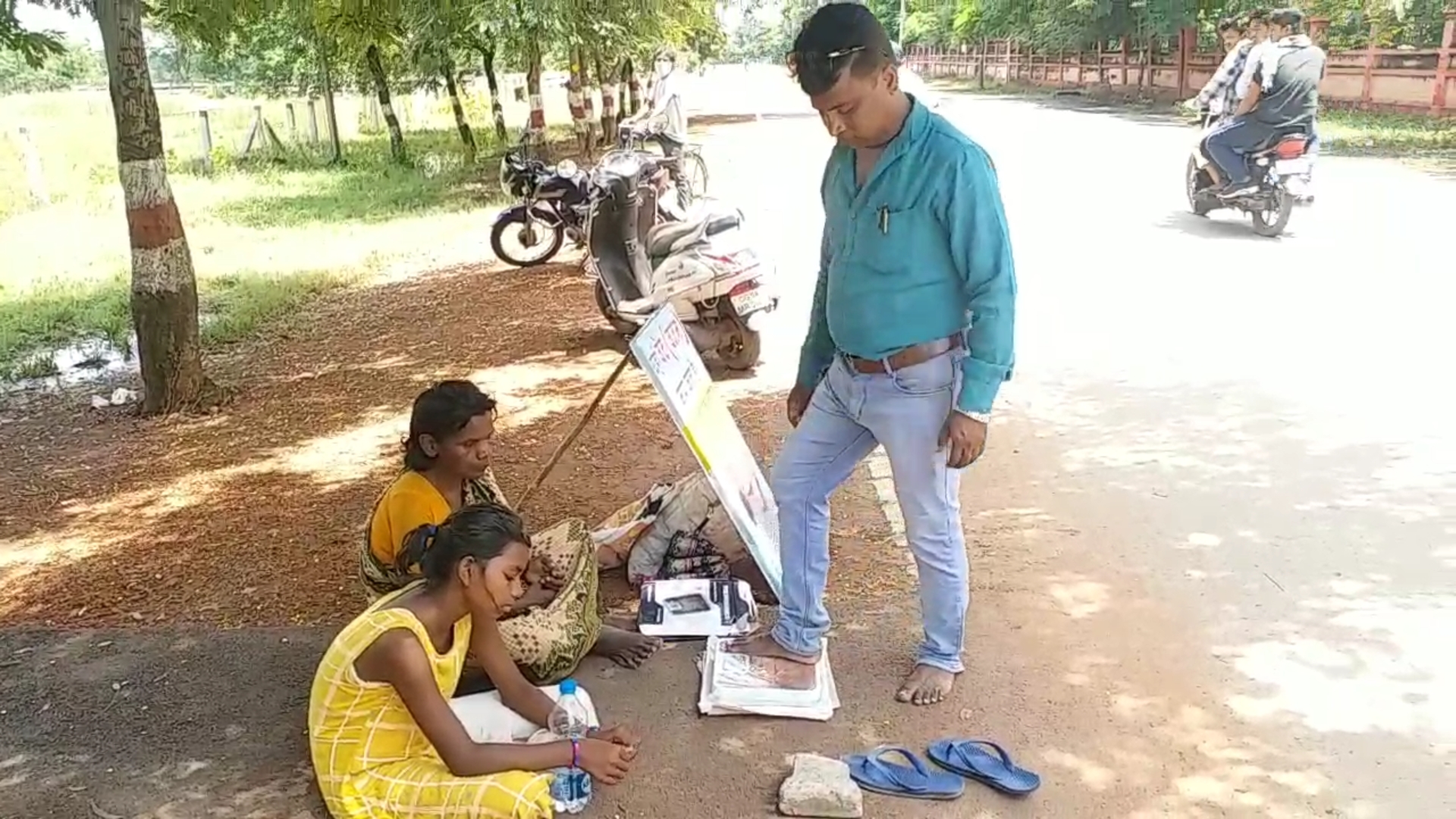 Raising family after earning from Balmati weight machine of WRS Colony in raipur