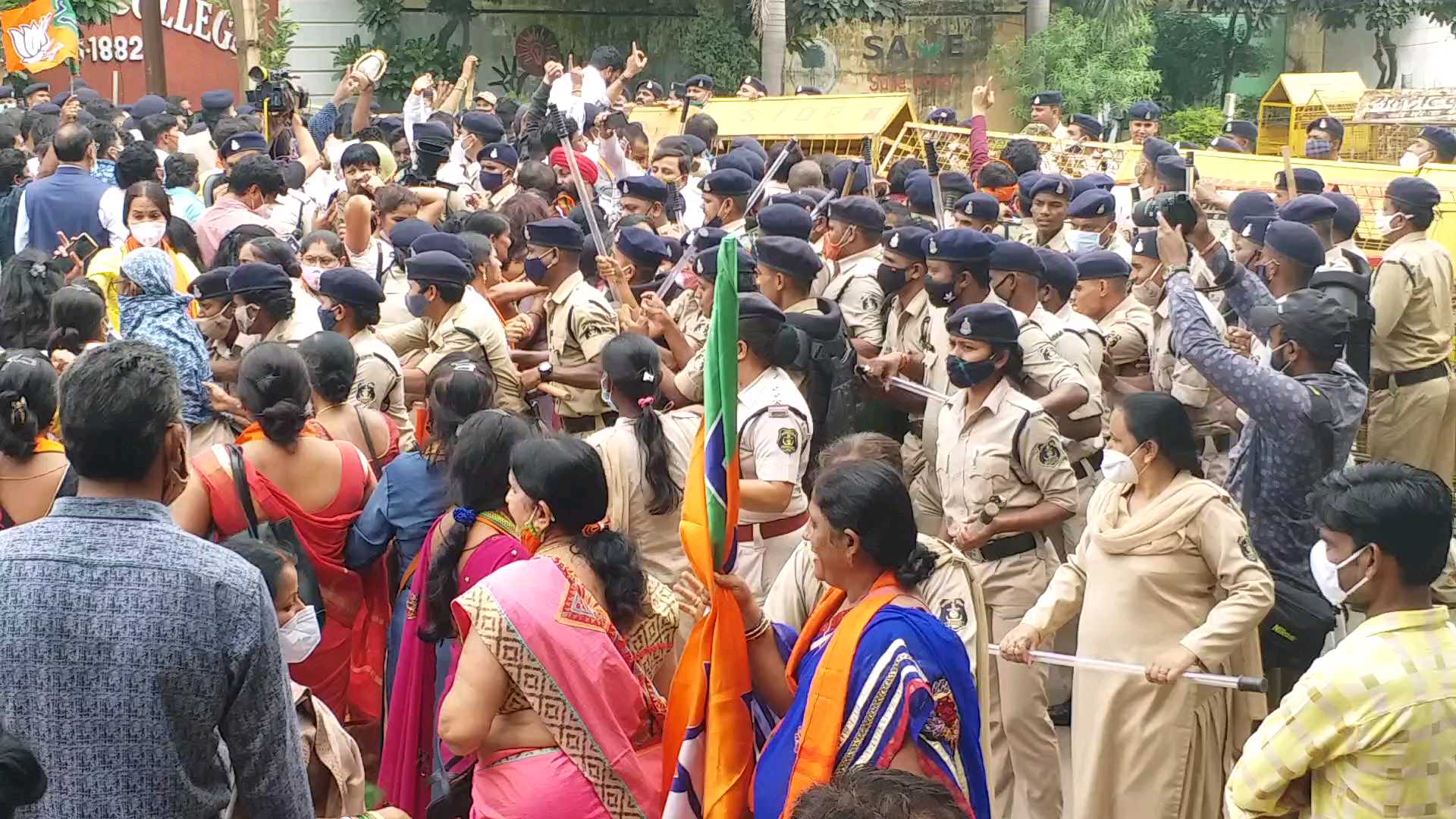 BJP protest in Raipur against hike electricity rates siege Electricity Regulatory Commission office