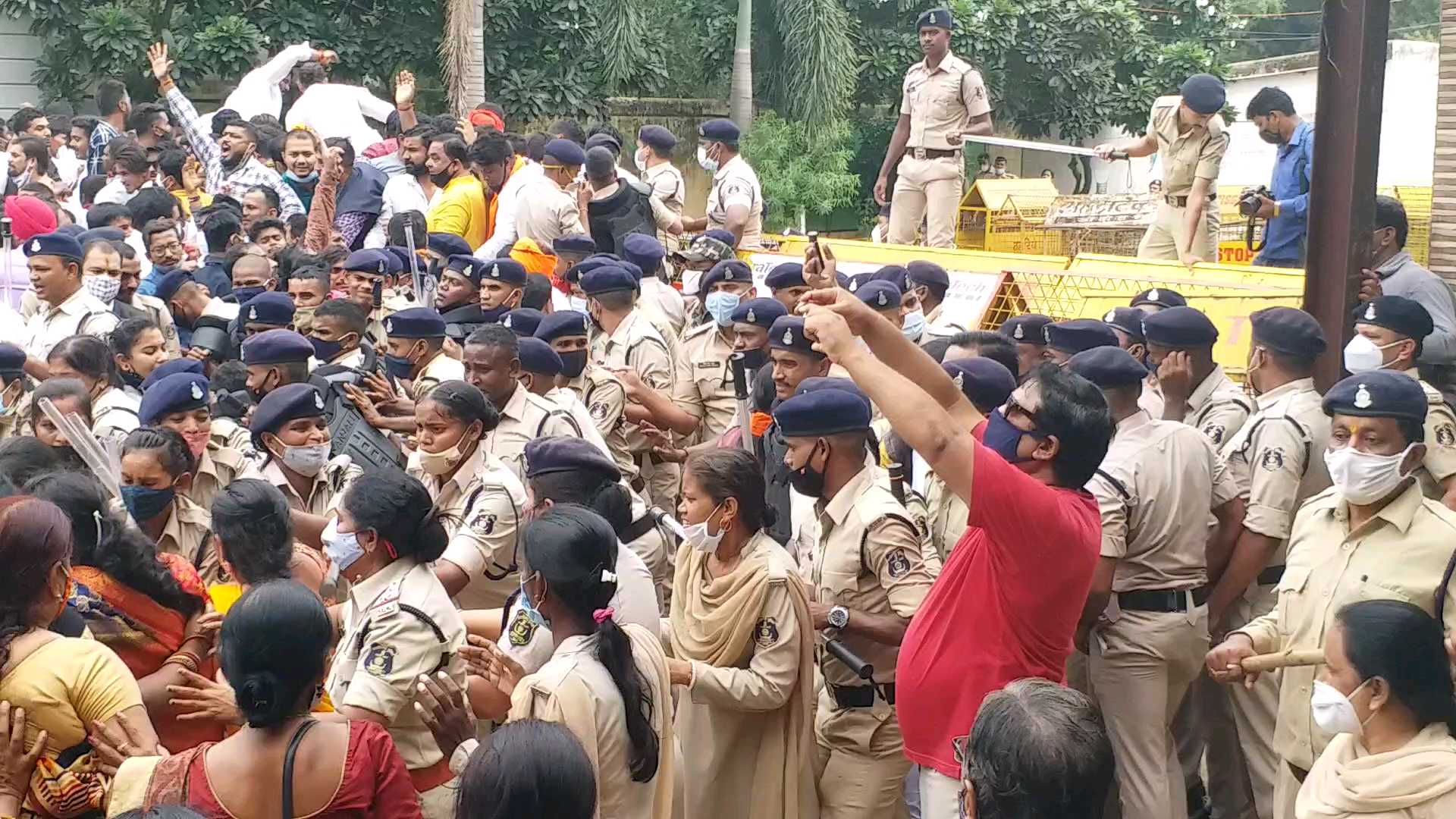 BJP protest in Raipur against hike electricity rates siege Electricity Regulatory Commission office