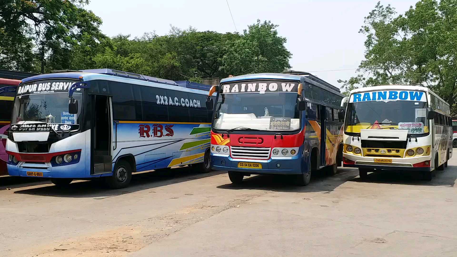 passengers-wandering-for-buses-at-raipur-pandri-bus-stand