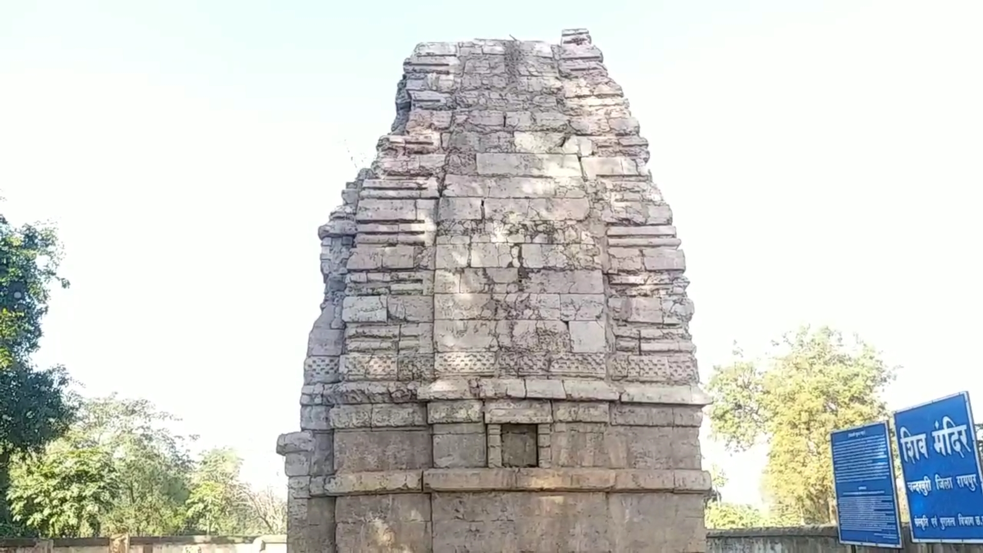 Sculptures and Shivling of many old Gods at Chandkuri in Raipur