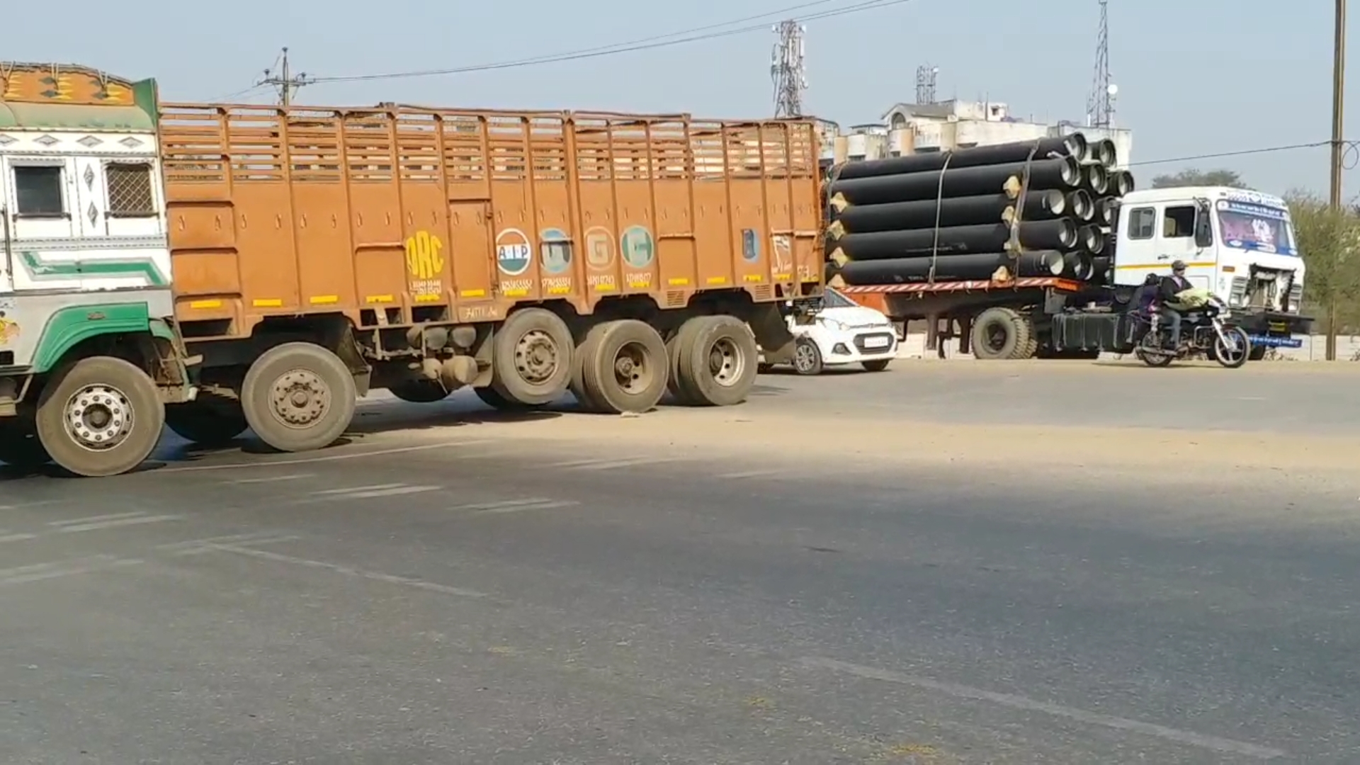 Road accidents occur due to vehicles parked on highways IN RAIPUR