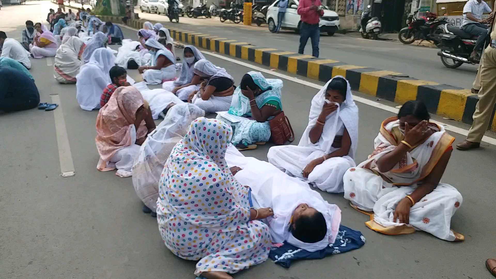 Panchayat Teacher Union demonstrated