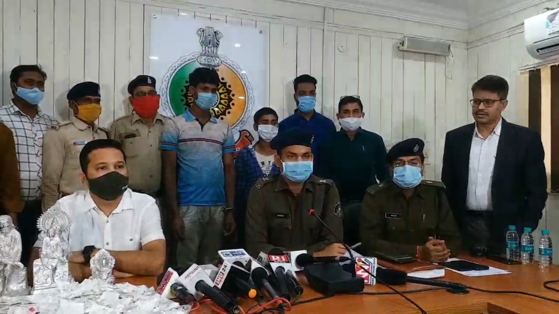 2 accused of robbery in raipur jewellers are arrested from West Bengal