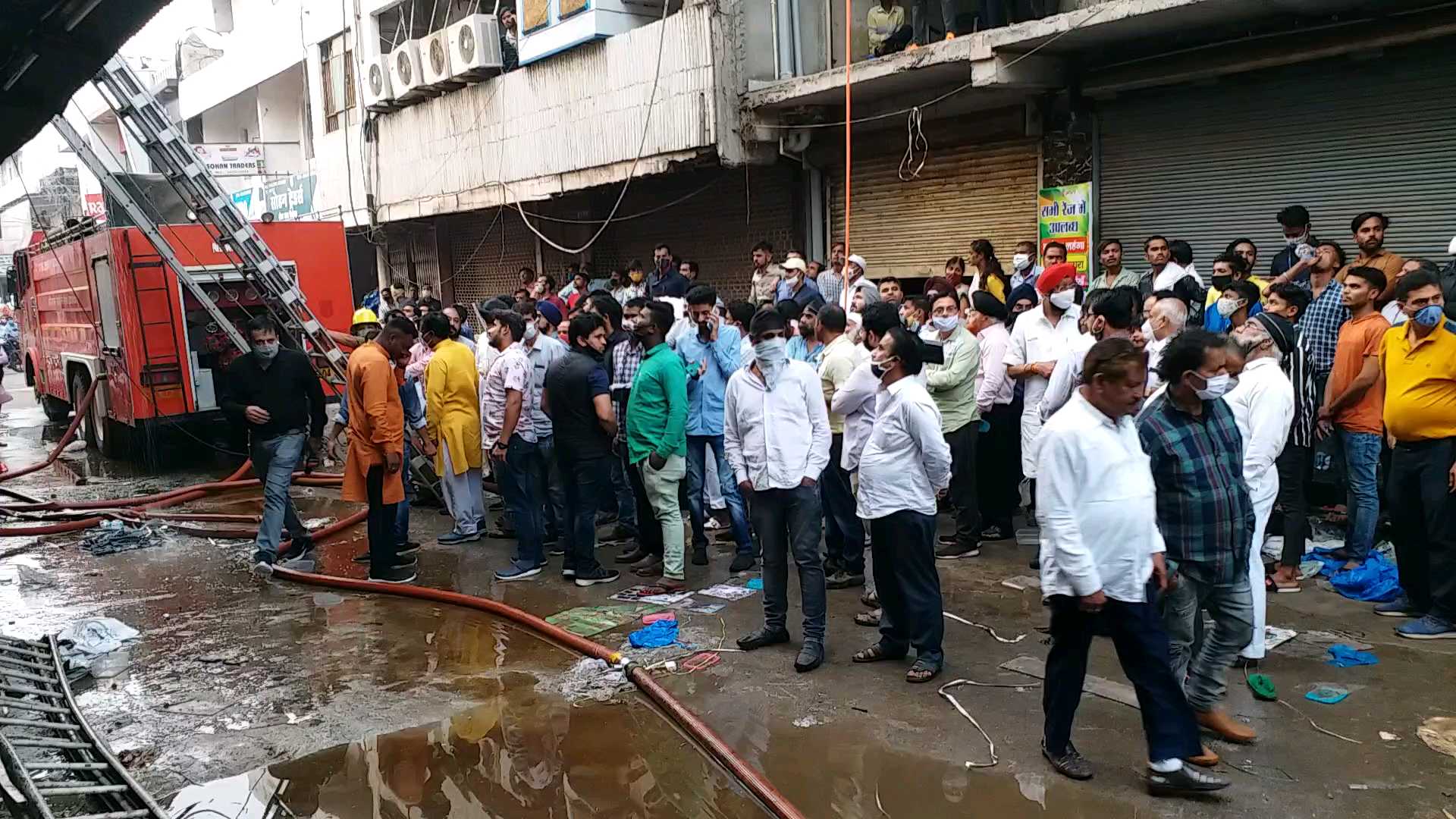 a-fire-broke-out-in-shop-of-pandri-cloth-market-of-raipur