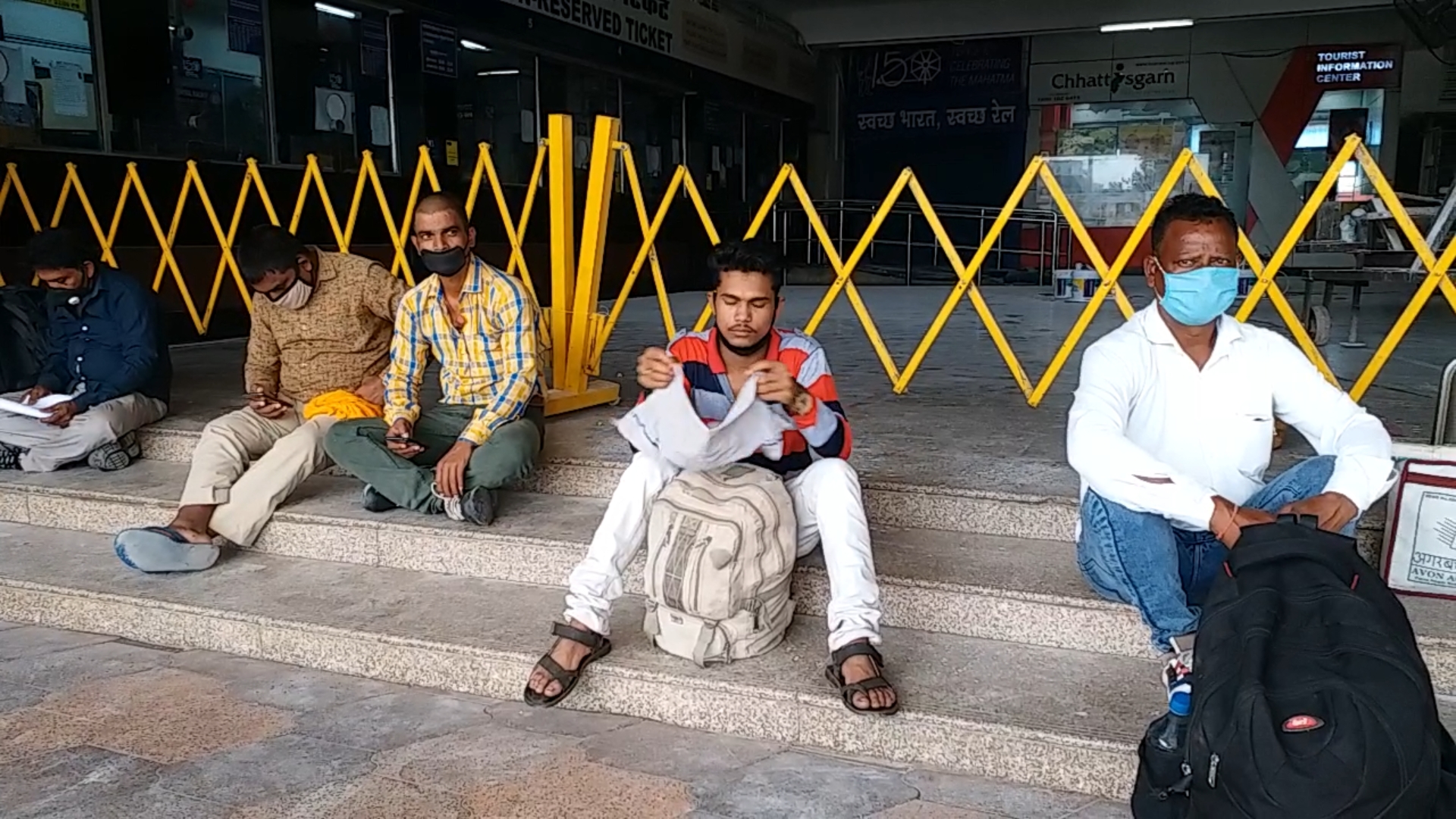 Passengers upset due to management negligence at Raipur railway station amid corona virus