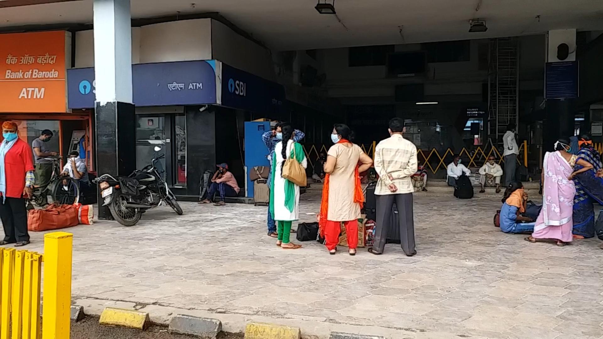 Passengers upset due to management negligence at Raipur railway station amid corona virus