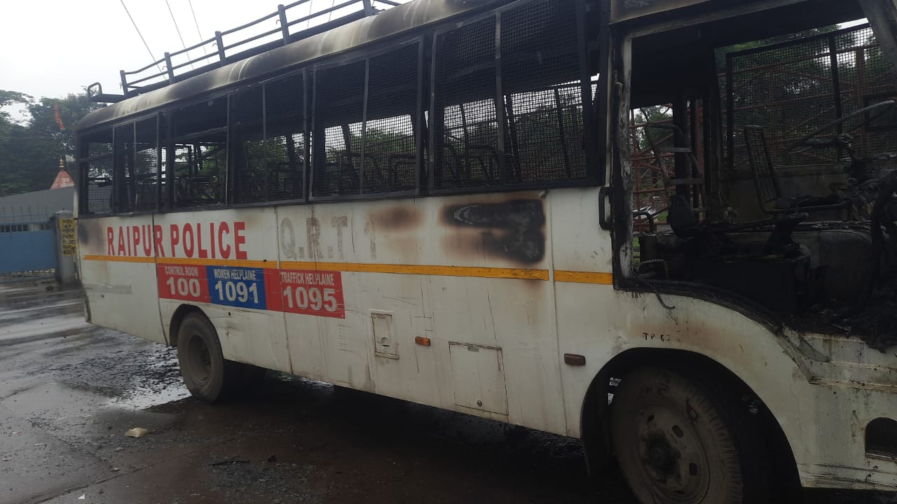 Police vehicle set on fire by striking workers at SKS Ispat in raipur