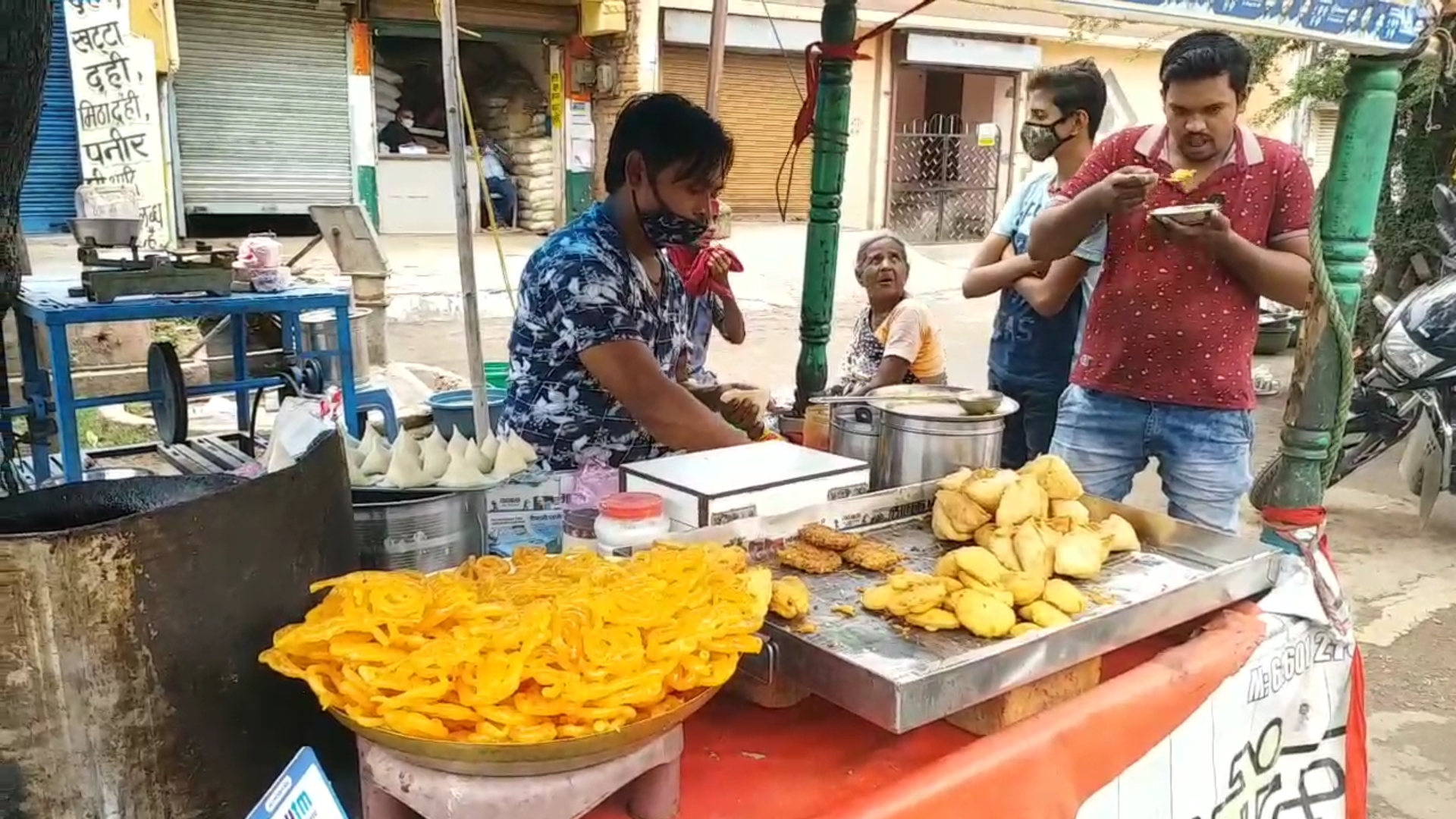 Increased prices of food items due to rising inflation in raipur