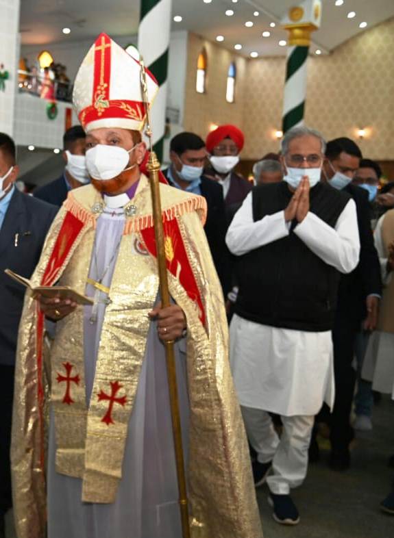 cm-bhupesh-baghel-arrives-at-st-paul-cathedral-church-in-raipur