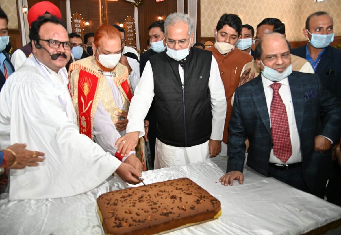 cm-bhupesh-baghel-arrives-at-st-paul-cathedral-church-in-raipur