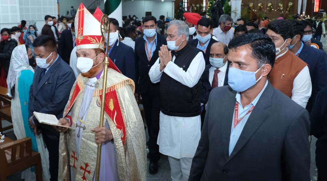 cm-bhupesh-baghel-arrives-at-st-paul-cathedral-church-in-raipur