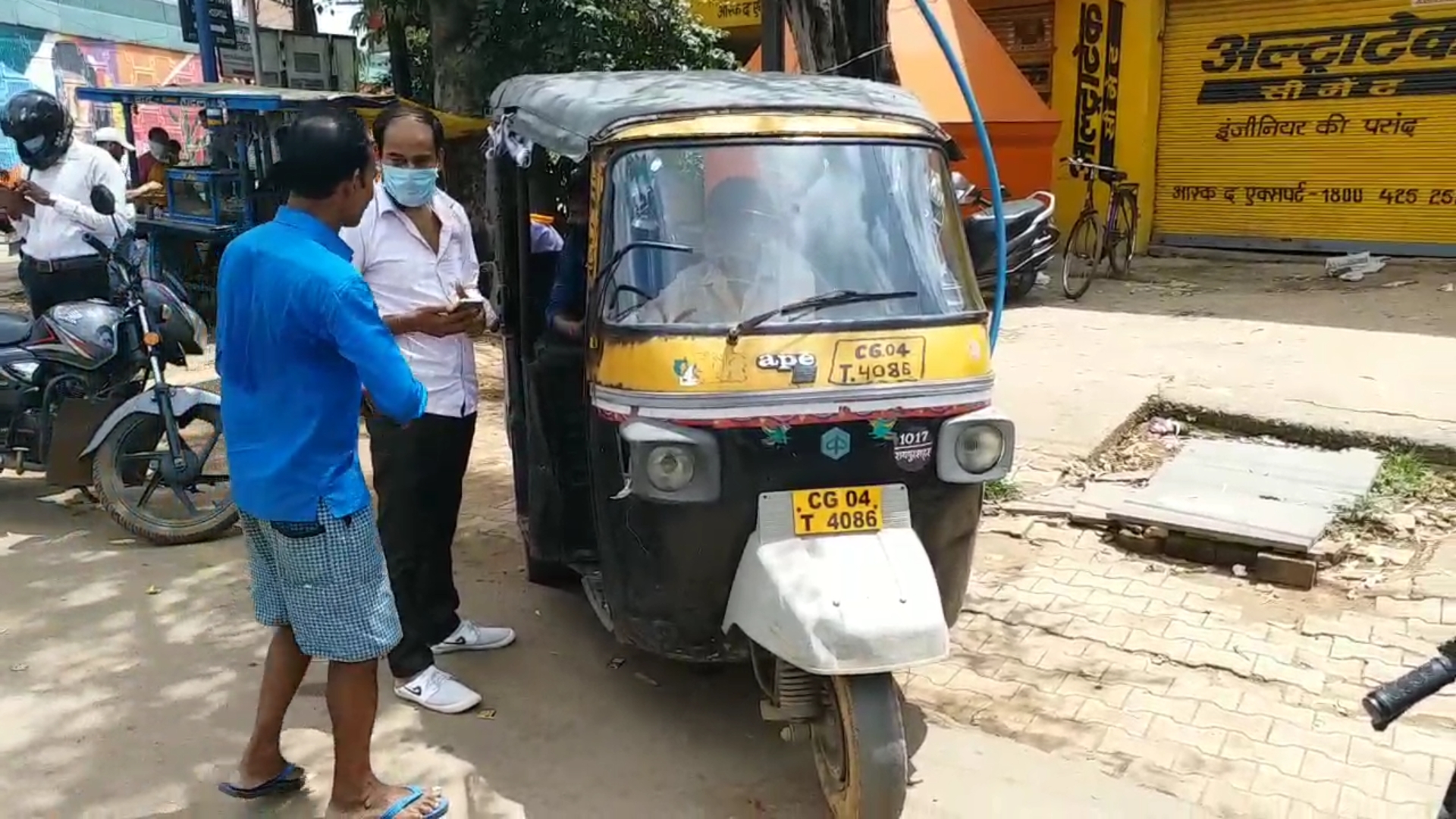 auto drivers of raipur are charging arbitrary fare from passengers