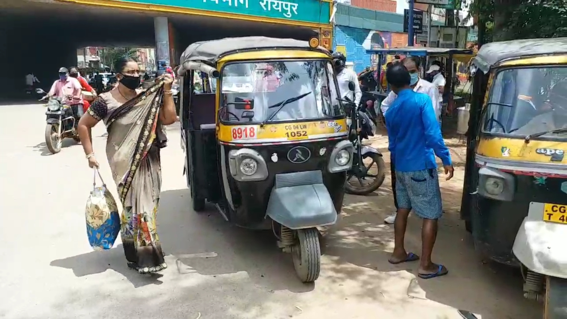 auto drivers of raipur are charging arbitrary fare from passengers