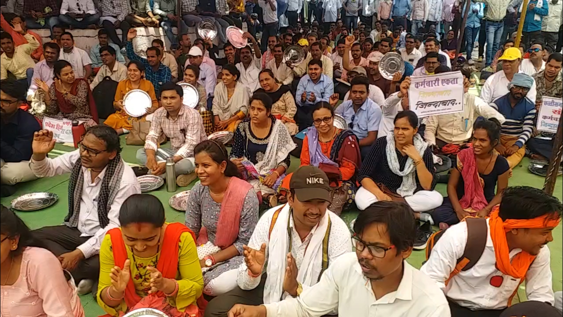 Contract workers protest against the government in Chhattisgarh