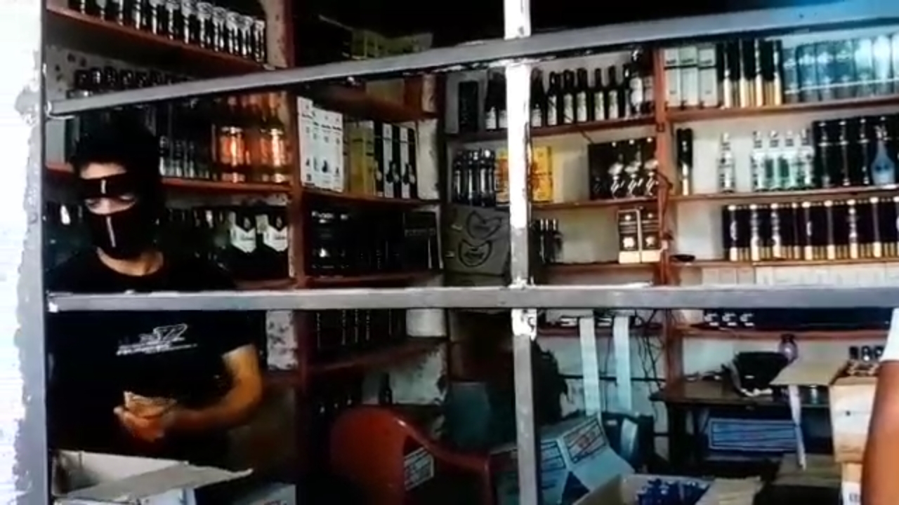 Excise Minister Could soon decide on opening liquor shopes