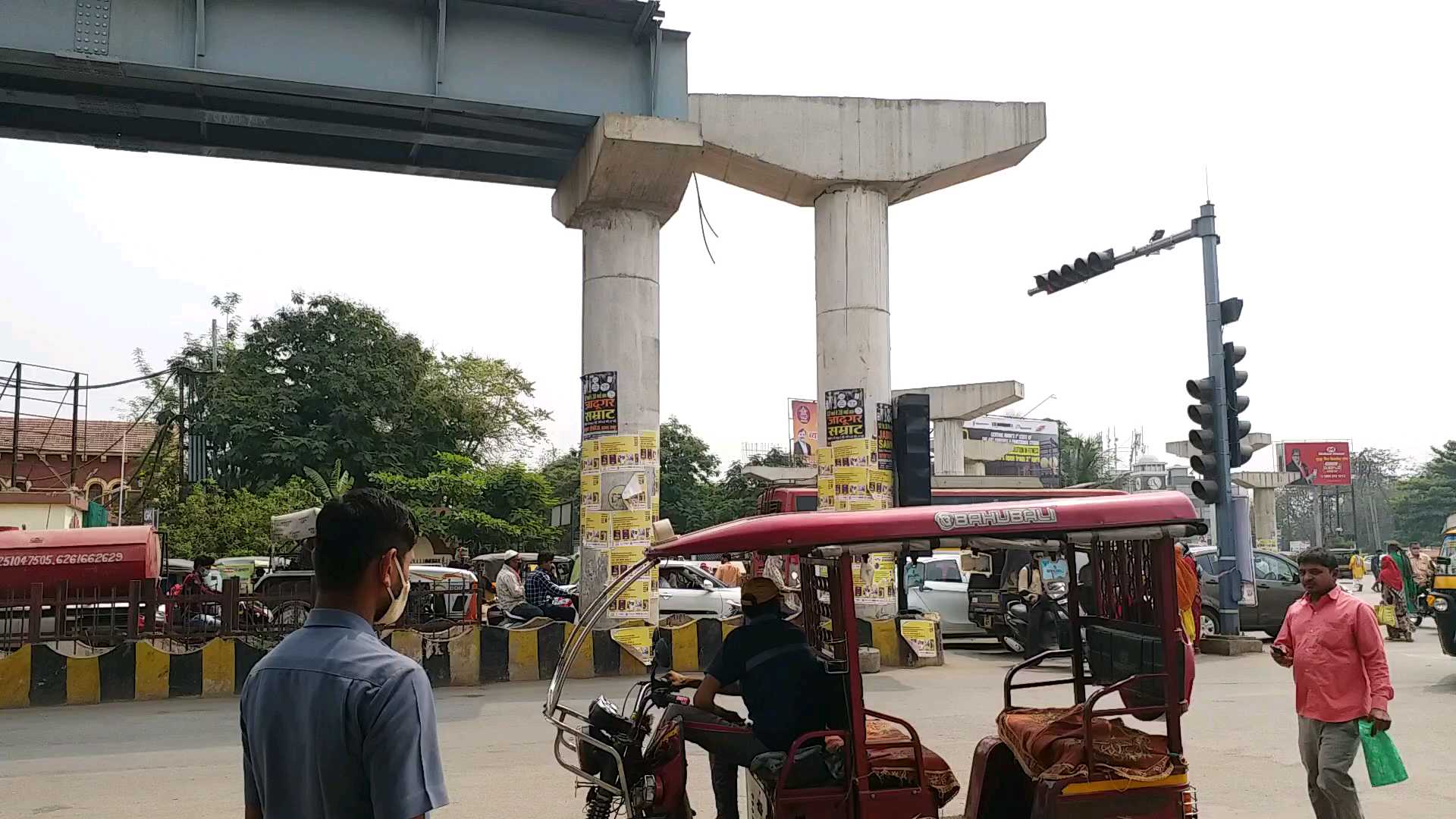 sky-walk-is-full-of-advertisements-in-raipur