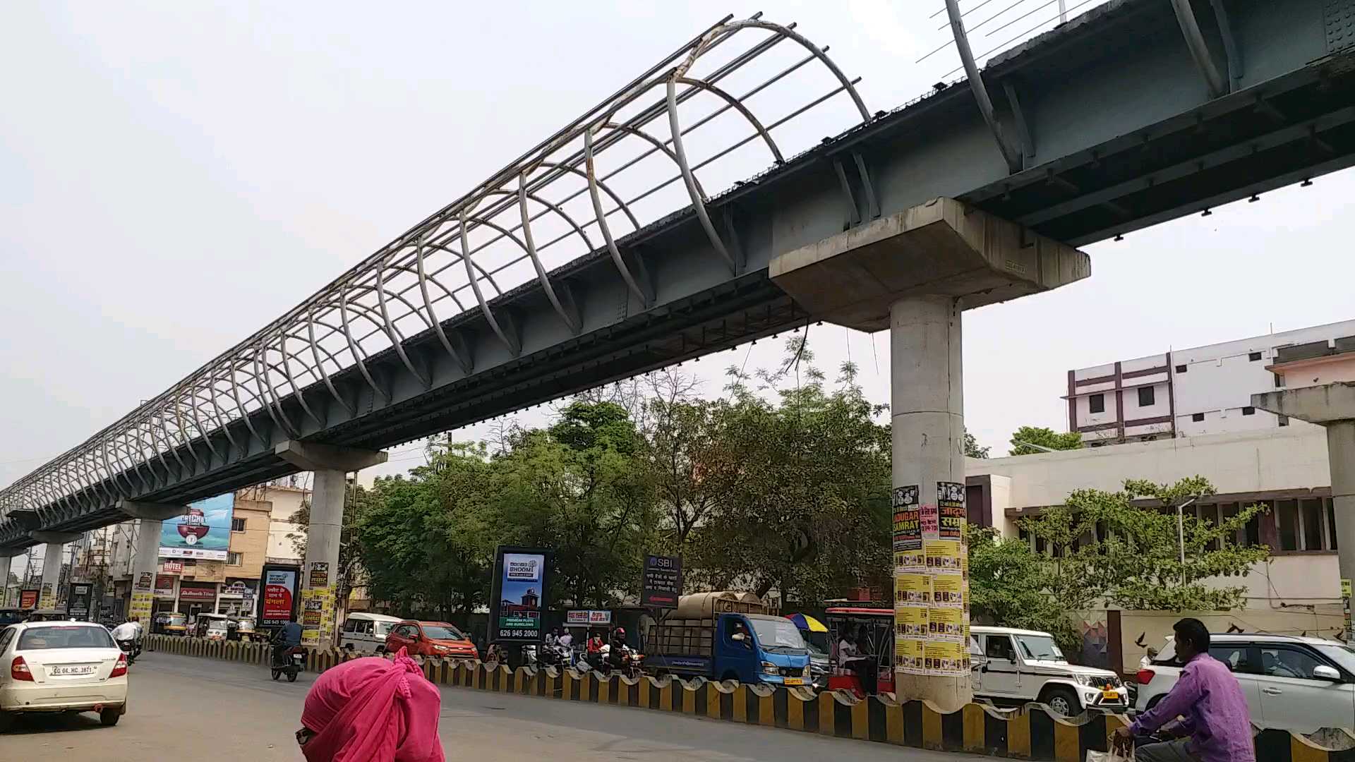 sky-walk-is-full-of-advertisements-in-raipur