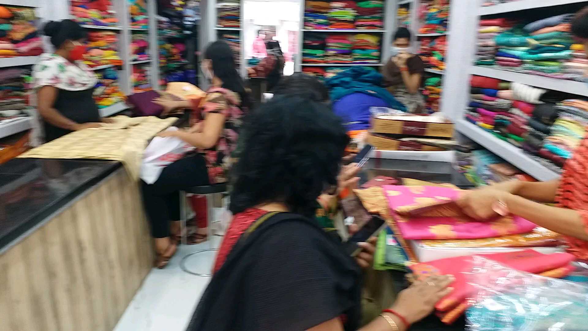 women-are-not-shopping-on-teej-celebration-due-to-corona-in-raipur